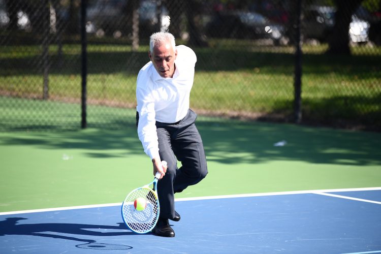 Chicago Mayor Rahm Emanuel tries out the resurfaced courts at Garfield Park. Photo: Ben Solomon
