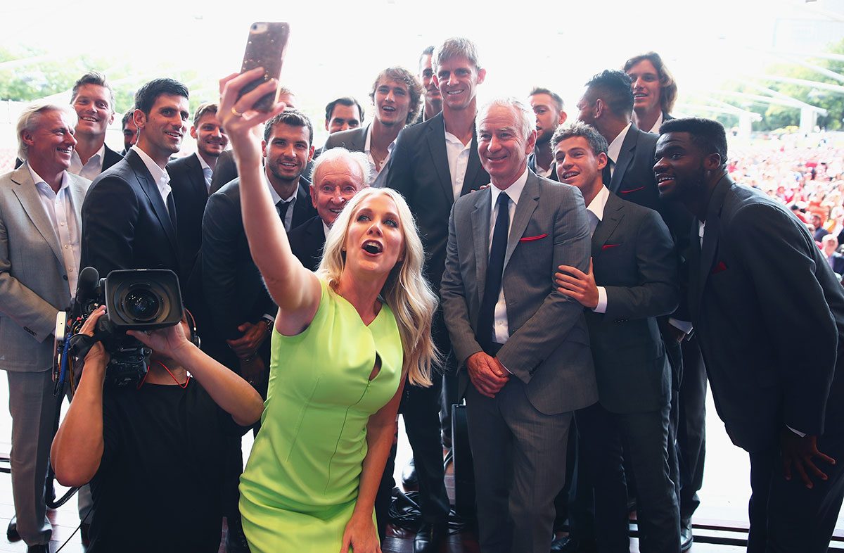 Host with the most: Chicago sportscaster Kelly Ann Crull surrounds herself with Laver Cup 2018 team players. Photo: Getty Images