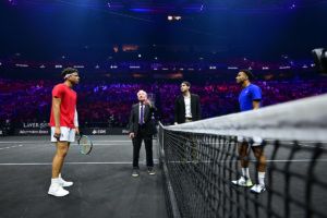 Rod Laver tosses the coin to start Laver Cup 2023. Photo by Ben Solomon.