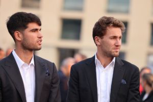 Carlos Alcaraz and Casper Ruud looking dapper at the iconic photo shoot. Photo by Gerald Matzka/Getty Images