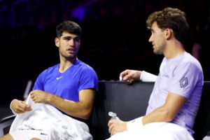 Carlos Alcaraz chats to teammate Casper Ruud at a Team Europe practice session. Photo by Clive Brunskill/Getty Images