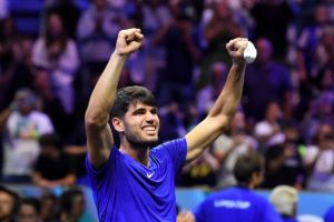 Carlos Alcaraz celebrates his final singles victory, which sealed the Laver Cup. Photo by Luciano Lima/Getty Images