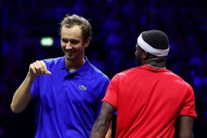 Daniil Medvedev sprinkles a dash of salt. Photo by Maja Hitij/Getty Images