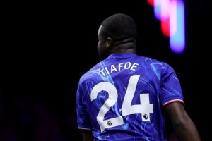 Frances Tiafoe practices in a Chelsea FC shirt. Photo by Maja Hitij/Getty Images