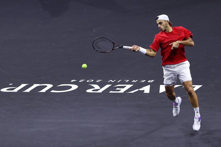 Francisco Cerundolo hits form during his straight-sets victory over Casper Ruud. Photo by Maja Hitij/Getty Images