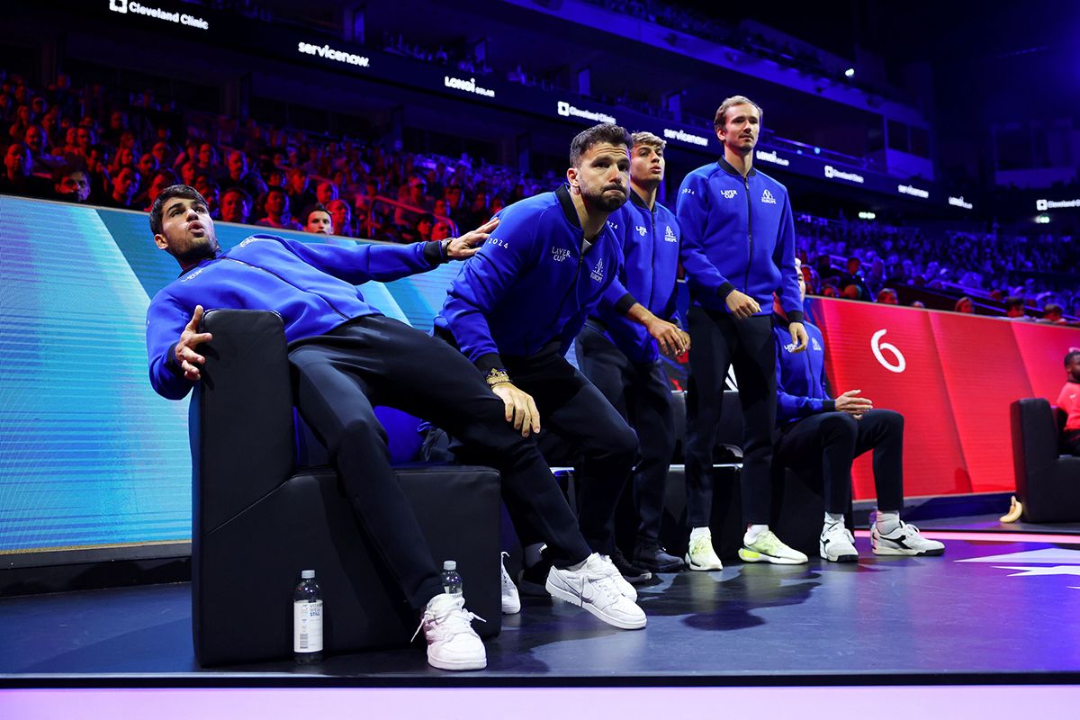 Carlos Alcaraz and Grigor Dimitrov shares tense moments on the Team Europe bench alongside Flavio Cobilli and Daniil Medvedev. 