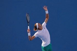 Sizing up another missile, Team Europe's Alexander Zverev advances to the semis. Credit: WickPhoto