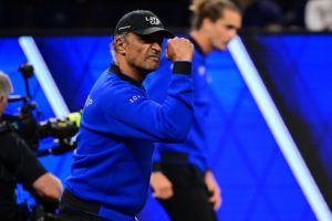 Yannick Noah urges his players to victory.