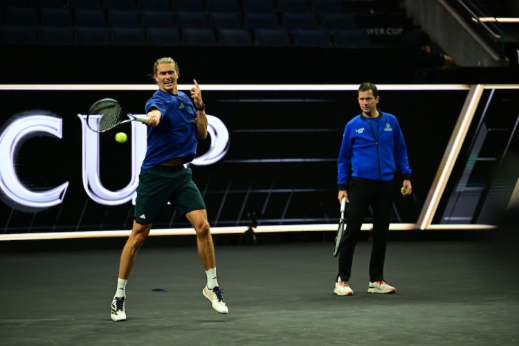Team Europe vice captain Tim Henman watches Alexander Zverev. Photo Ben Solomon/Laver Cup