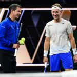 Casper Ruud shares a joke with Tim Henman during a Team Europe practice. Photo: Ben Solomon/Laver Cup