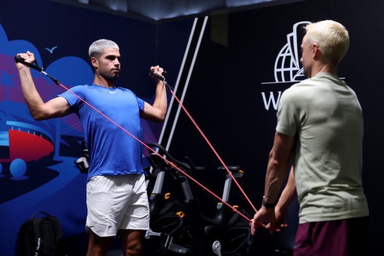 Alcaraz warms up before his match.