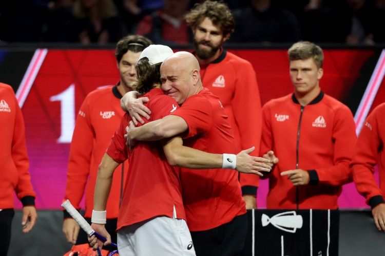 Captain Agassi shows appreciation for De Minaur.