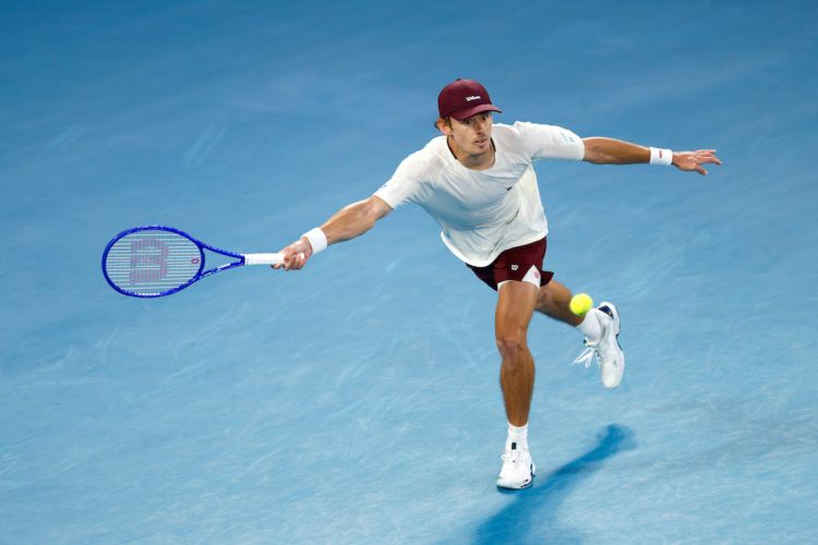 Alex de Minaur advances to the fourth round after defeating Frances Tiafoe. 