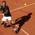 Felix Auger-Aliassime advances to the quarterfinals.