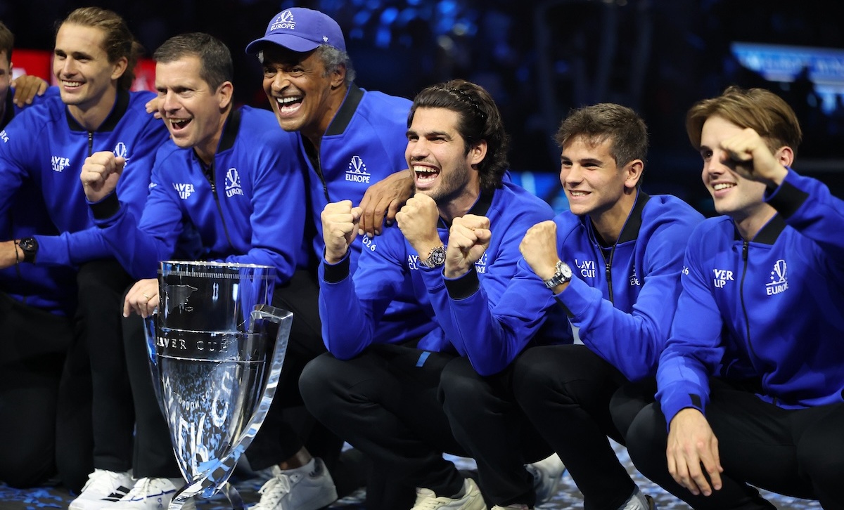 LONDON, ENGLAND - SEPTEMBER 27: Team Europe celebrate with the trophy on court after victory on day three of Laver Cup 2026 at The O2 on September 27, 2026 in London, England. (Photo by Luke Walker/Getty Images for Laver Cup) Laver Cup 2026 – Day 3