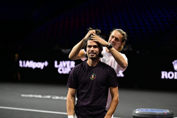 Alexander Zverev helps Carlos Alcaraz with some hair management.