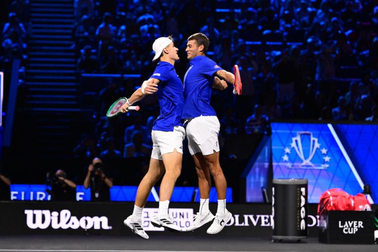 A chest pump to punctuate their victory: Jakub Mensik and Flavio Cobolli.