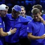 Yannick Noah congratulates teammates Mensik and Cobolli.