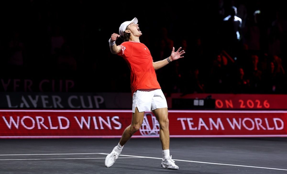LONDON, ENGLAND - SEPTEMBER 26: Alex de Minaur of Team World celebrates victory over Alexander Zverev of Team Europe during the Men's Singles match on day two of Laver Cup 2026 at The O2 on September 26, 2026 in London, England. (Photo by Julian Finney/Getty Images for Laver Cup) Laver Cup 2026 – Day 2
