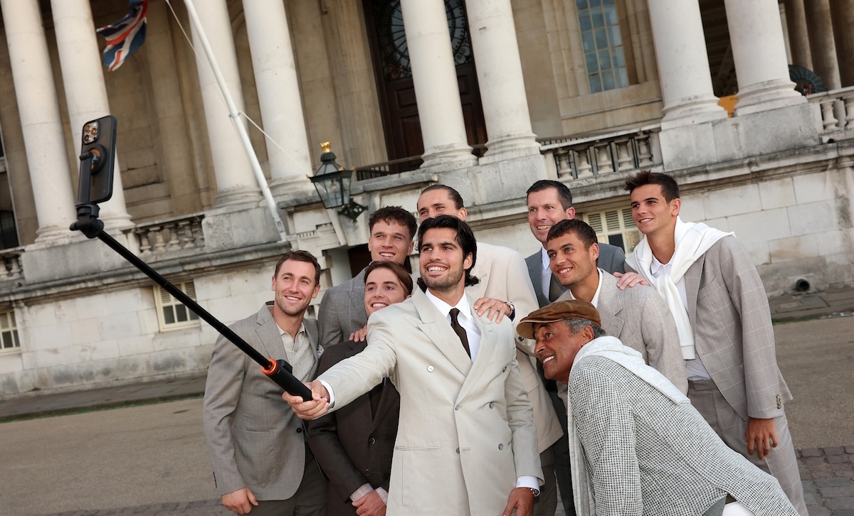 LONDON, ENGLAND - SEPTEMBER 23: Carlos Alcaraz, Alexander Zverev, Flavio Cobolli, Rafael Jodar, Jakub Mensik, Casper Ruud, Arthur Fery, Yannick Noah and Tim Henman of Team Europe pose for a selfie at the Old Royal Naval College ahead of Laver Cup 2026 on September 23, 2026 in London, England. (Photo by Julian Finney/Getty Images for Laver Cup) Laver Cup 2026 – Previews
